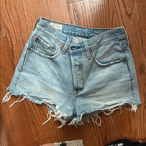 Levi’s Frayed Hem Women Shorts 27
